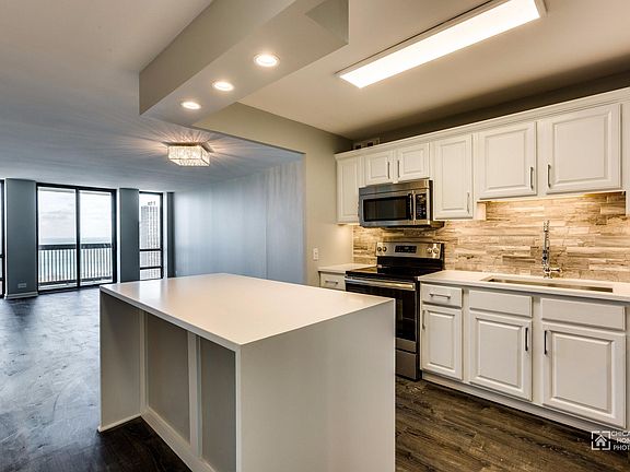 5th image of 1660 N Lasalle St #3005
