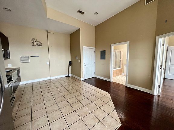 5th image of 3144 N California Ave APT 2