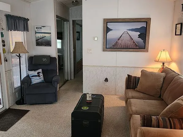 13 Riviera Dr, Naples, ME 04055