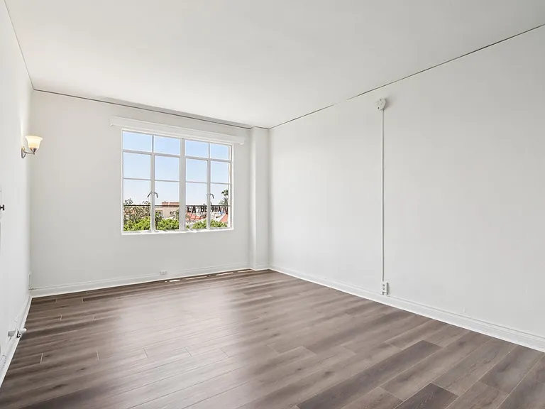 Linda Vista Apartments — Photo 19