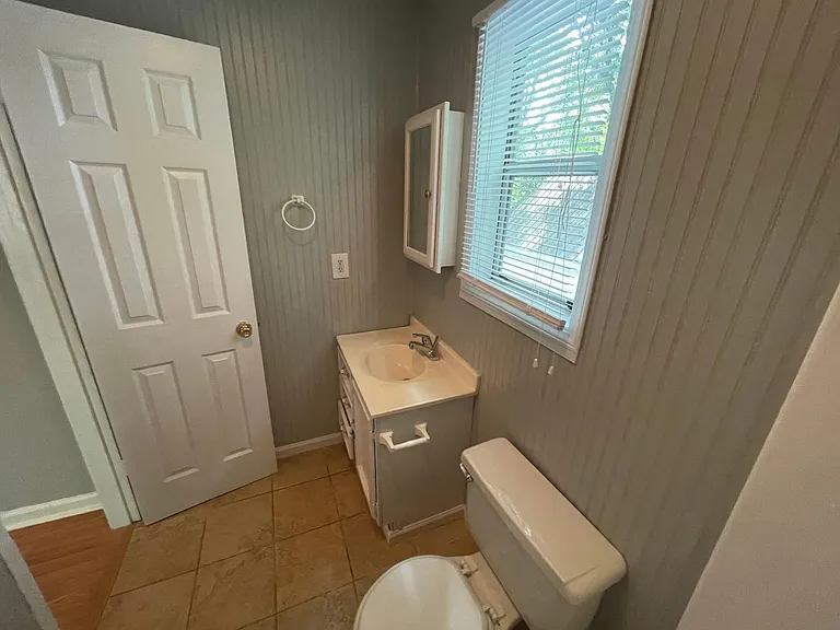552 Pulaski St — Photo 46