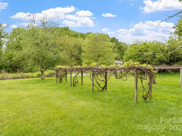 Ramsey St, Burnsville, NC 28714