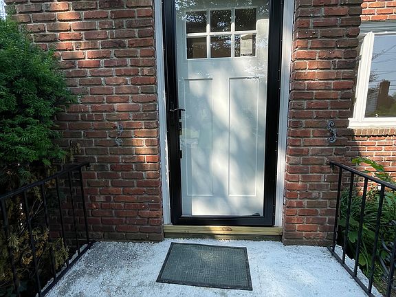 2nd image of 15 Highland Ct Floor 1