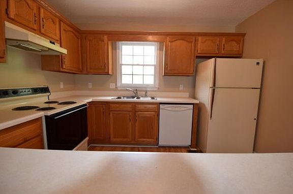2nd image of 706 Phoenix Ct #0