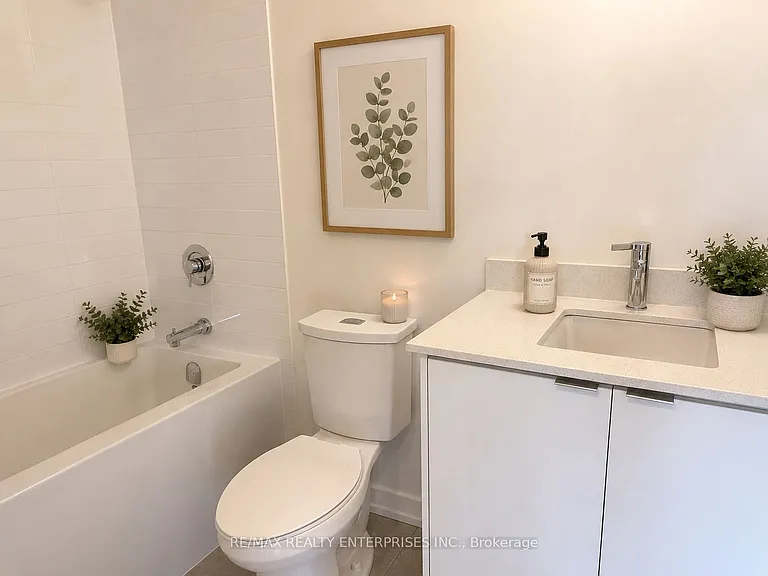 55 Duke St W #1904 — Photo 11