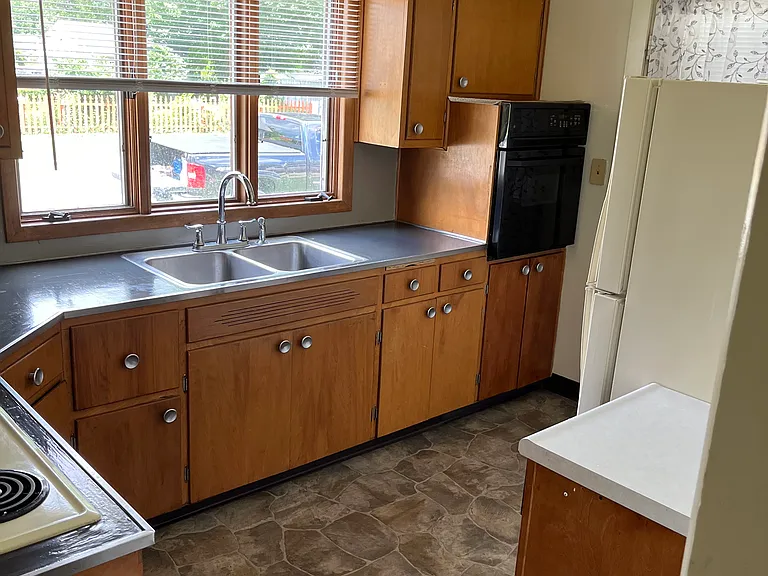 146 Territorial Rd W #1 — Photo 9