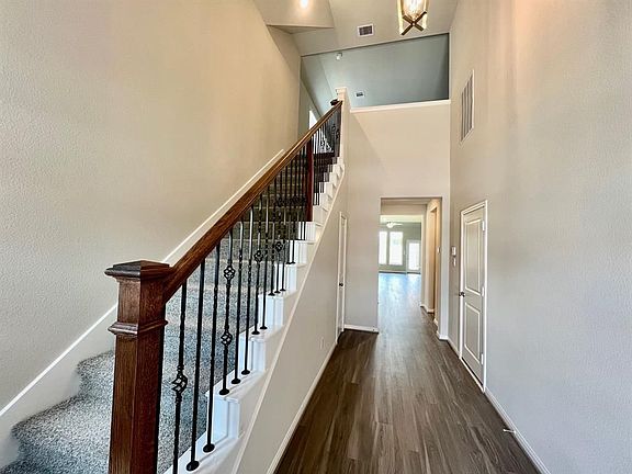 3rd image of 8719 Arbor Trail Dr