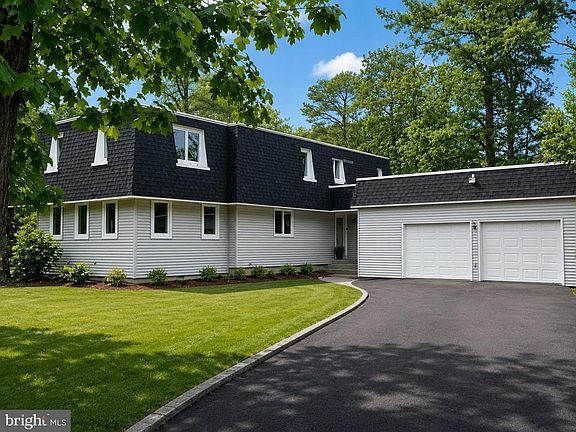 2nd image of 150 W Centennial Dr