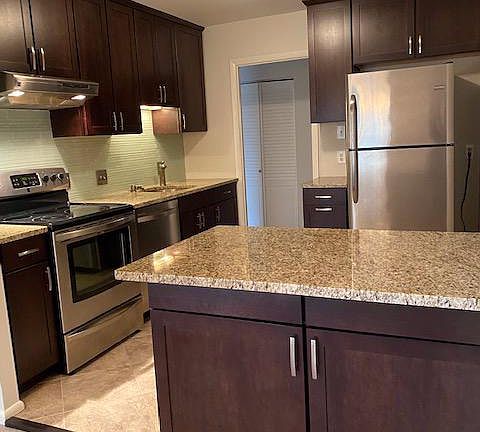 2nd image of 132 Roberts Ln APT 400
