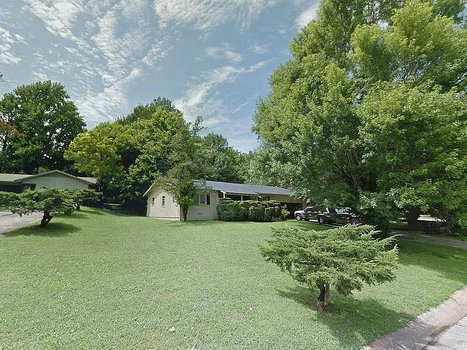 1st image of 2946 E Eastmoor Dr