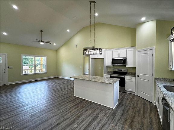 5th image of 613 Kendall St