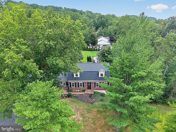 3rd image of 809 Gabriel Ct