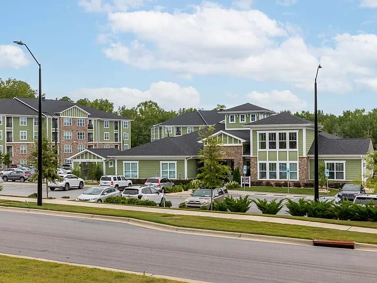 Foxwood Apartments — Photo 181