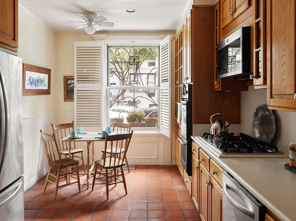 152 East 82nd Street image 4 of 14