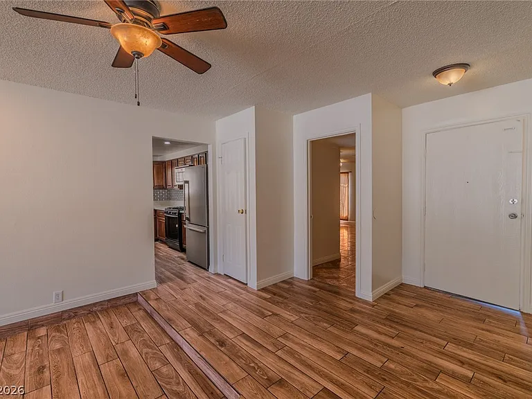 1866 Ludington Ave — Photo 12