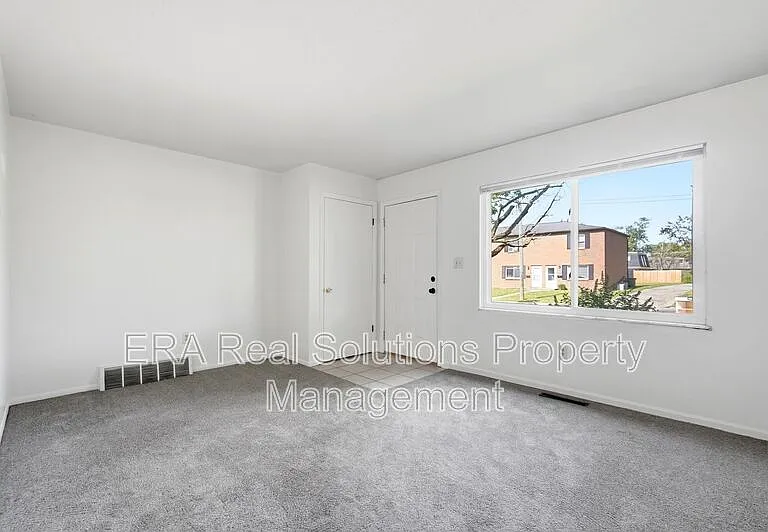 1136 McCarley Dr E — Photo 12