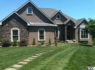 5810 Walnut Grove Ln, Hickory, NC 28602