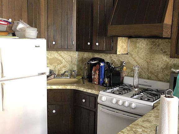 5th image of 34 Montgomery Pl APT 2A