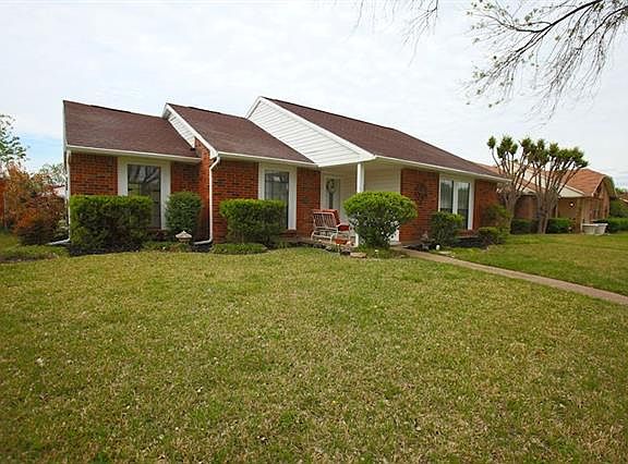 2nd image of 513 Camilla Ln