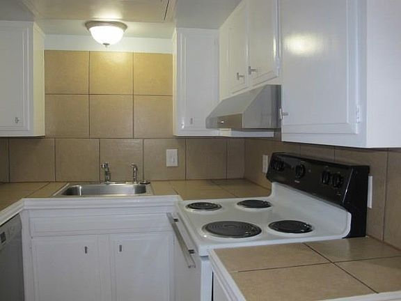 4th image of 425 S Oak St #102