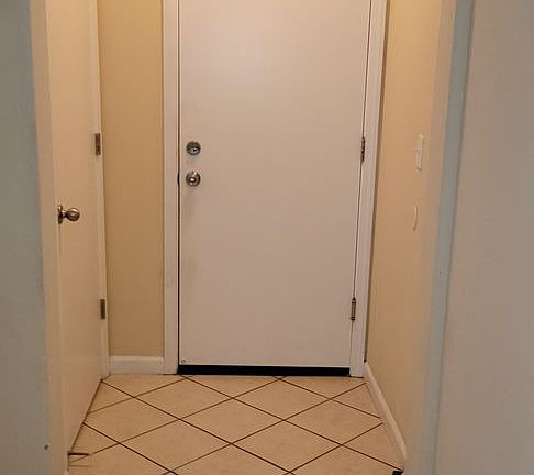 3rd image of 4122 Beechcraft Way