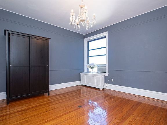 3rd image of 50 Glenwood Ave APT 906