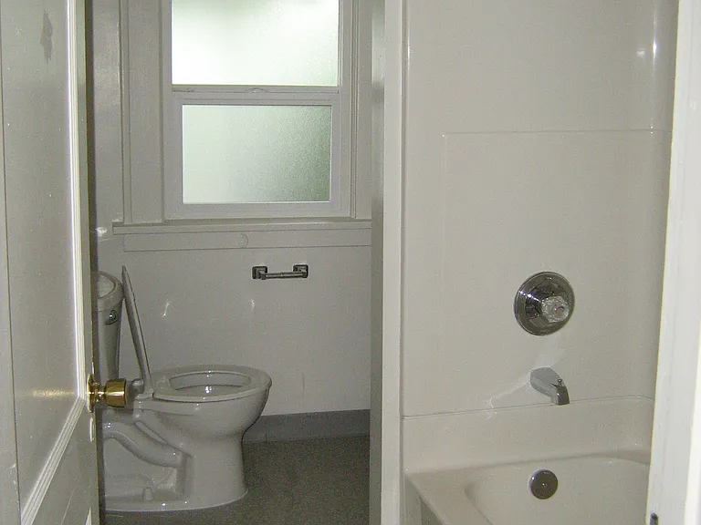 4945 NE Grand Ave #3 — Photo 8