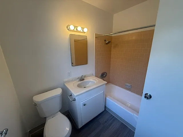 841 Grand Ave #6 — Photo 9