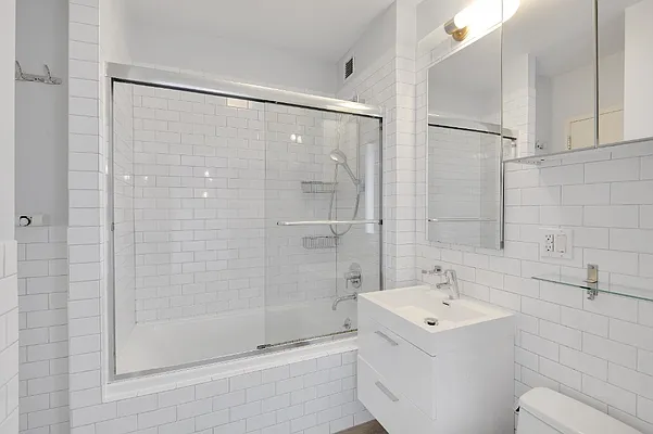 Rented by Level Group | media 9