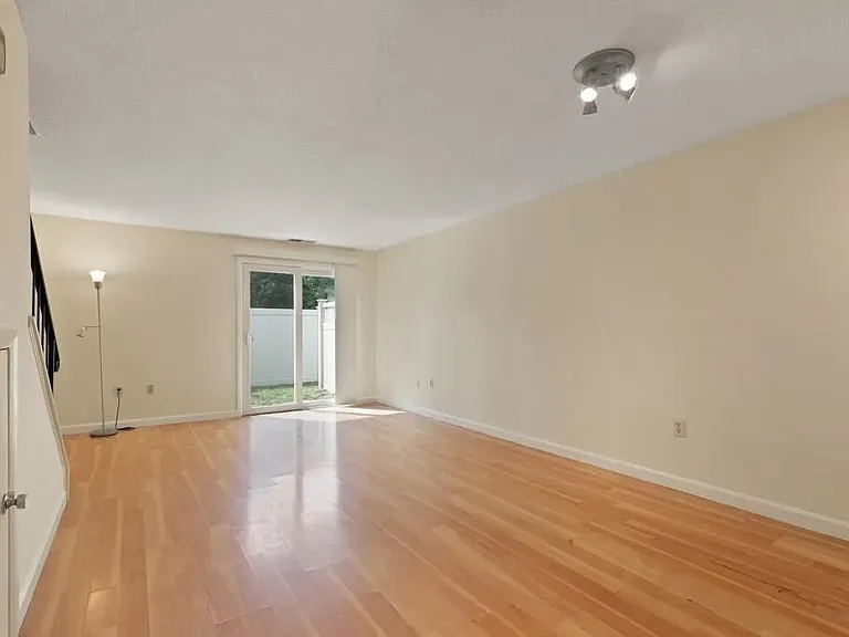 10 Silver Hill Ln — Photo 9