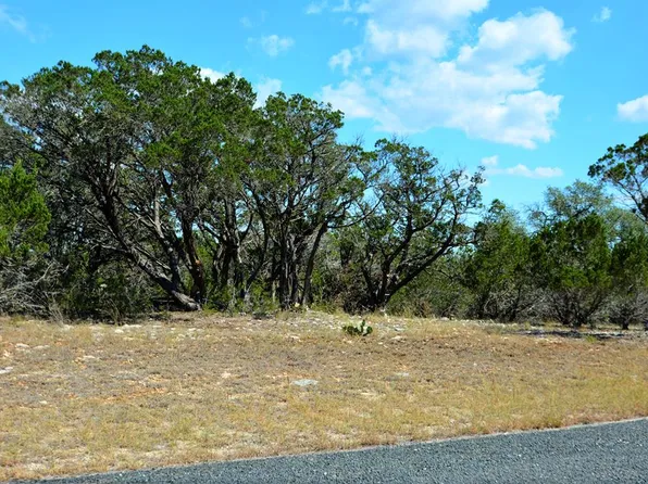 2 Lesikar Ln, Center Pt, TX 78010