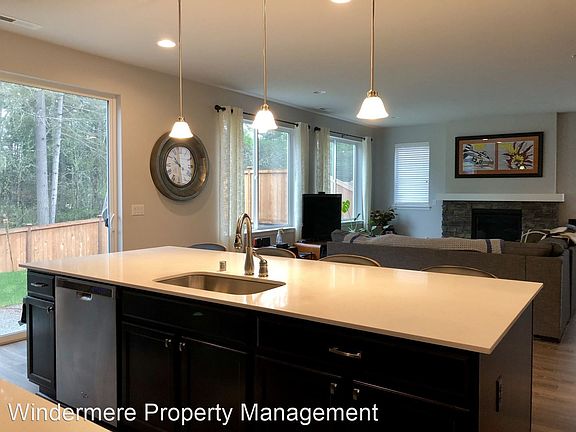 4th image of 2403 NE Sunnymede St