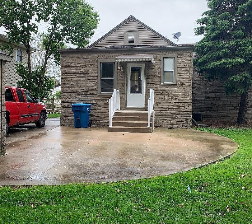 2nd image of 710 9th St