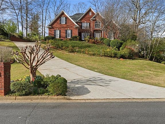 2nd image of 3620 Highpoint Rd