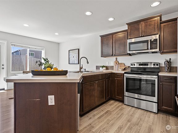 4th image of 7418 18th Street SE