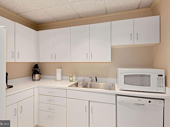 5th image of 4801 Hampden Ln APT 104