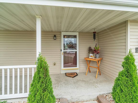 4th image of 4401 Parkwood Dr