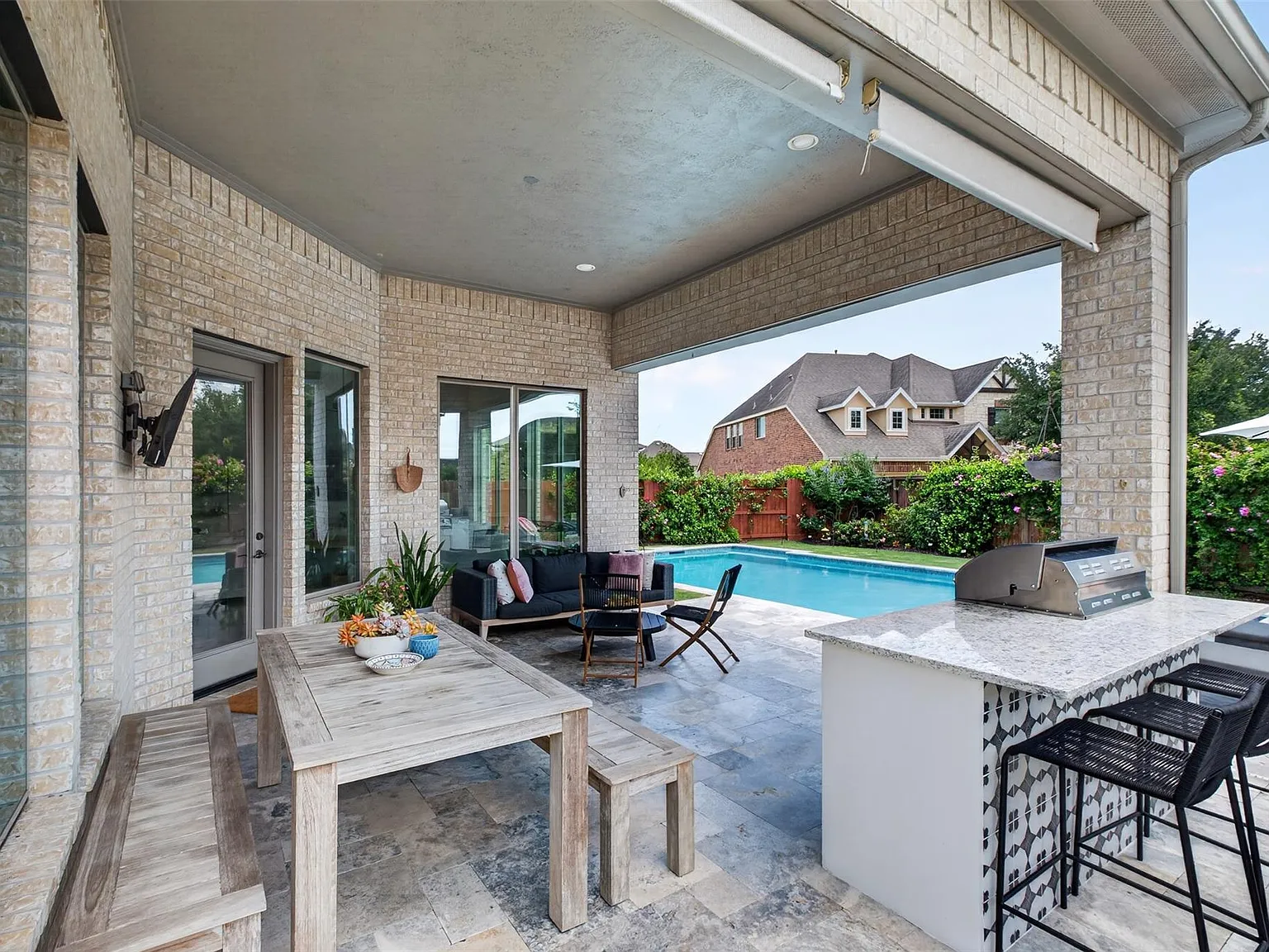 4 bed, 3.5 bath, 3276 sqft, $4,000 — Photo 2