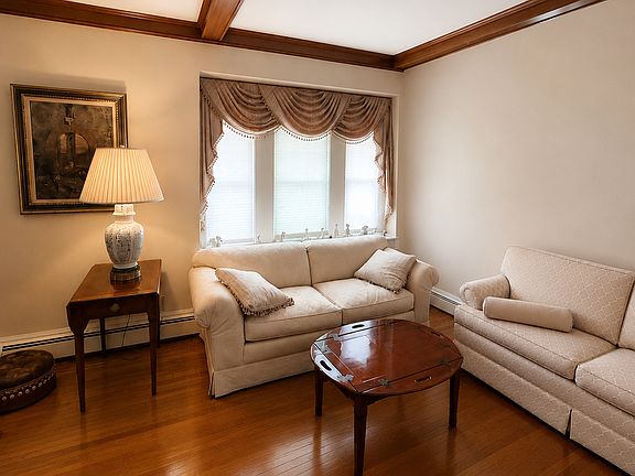 4th image of 25 Undine Rd