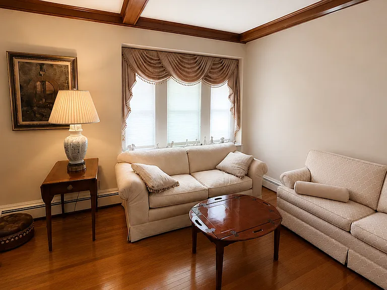 25 Undine Rd — Photo 4
