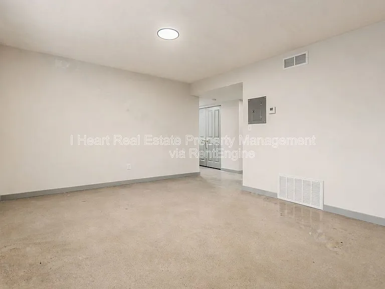 2085 W Broad St #209 — Photo 10