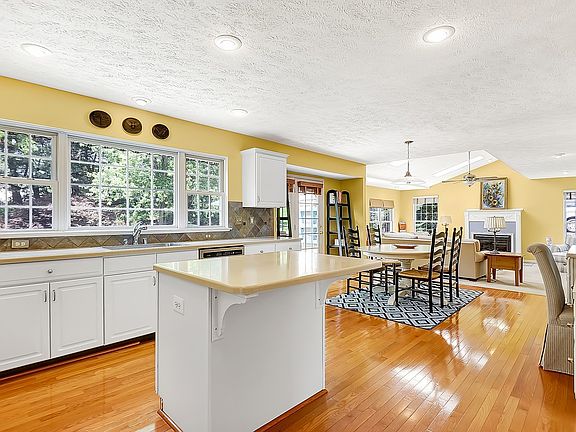 Large open Sunny Kitchen 