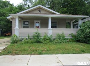 7 Hecker Ct, Pekin, IL 61554