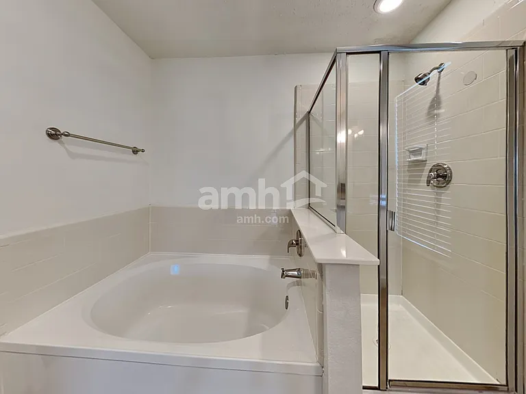 6735 Ambercrest Dr — Photo 12