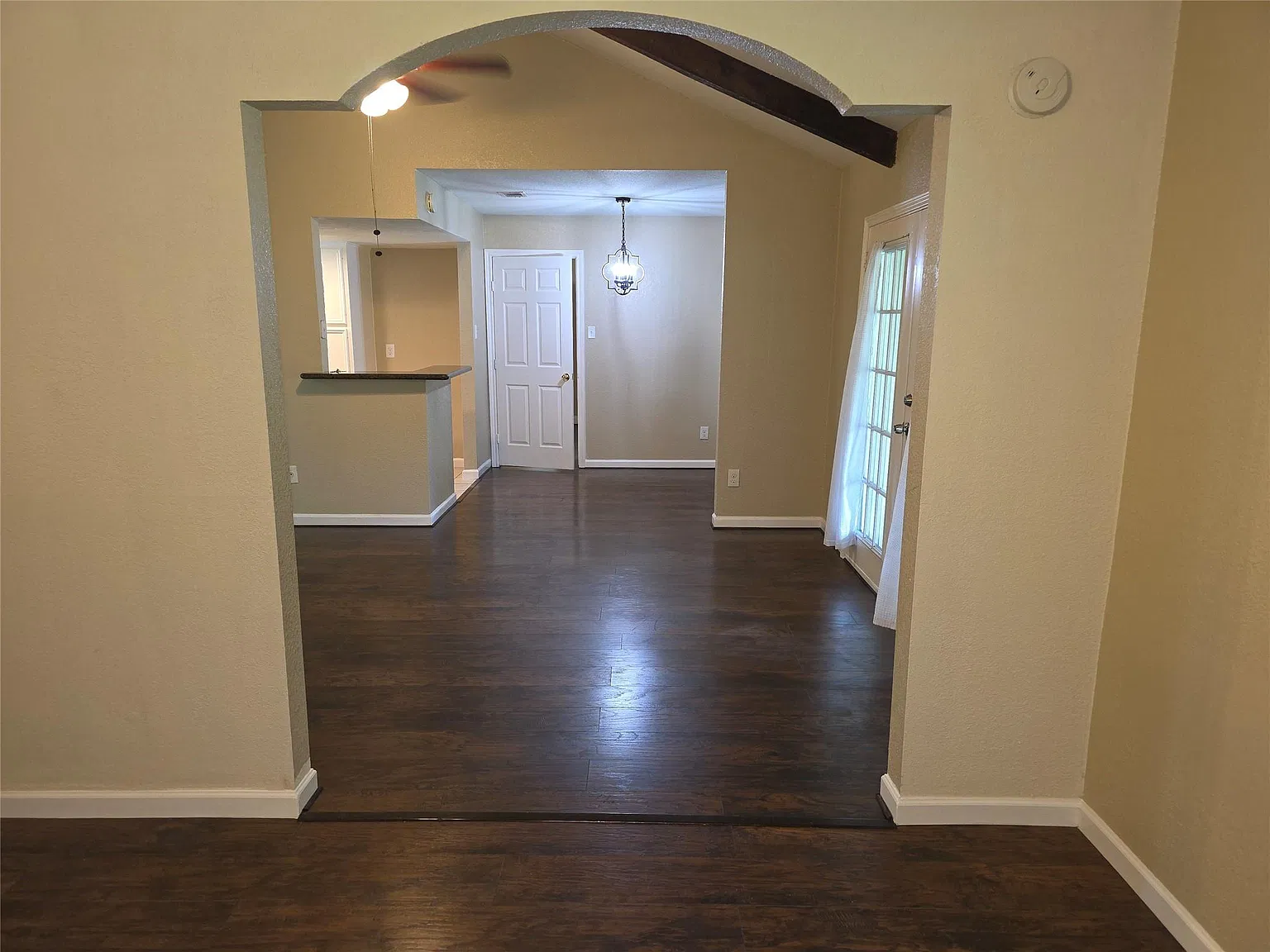 3 bed, 1.5 bath, 1522 sqft, $1,750 — Photo 4