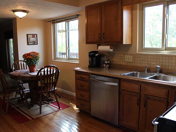3rd image of 5632 Boehm Dr
