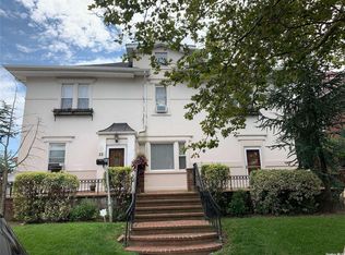 22 W Walnut St, Long Beach, NY 11561