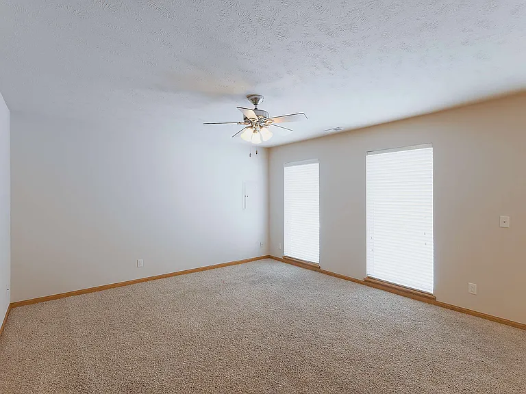 8815 Venice Ln — Photo 3