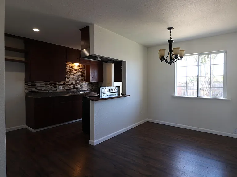 413 N Burton St — Photo 5