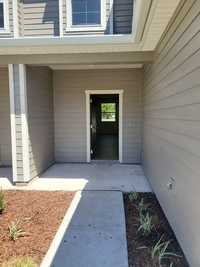 3BR/2.5BA Townhome in Cul-de-Sac. Garage. Small Pets Welcome! Minutes from Treaty Park! — Photo 2